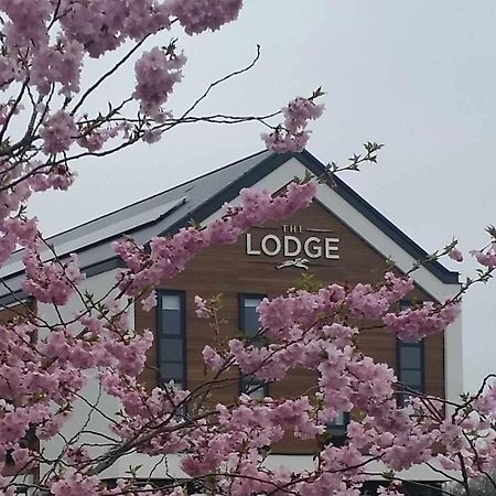 The Lodge Newbury  Exterior photo