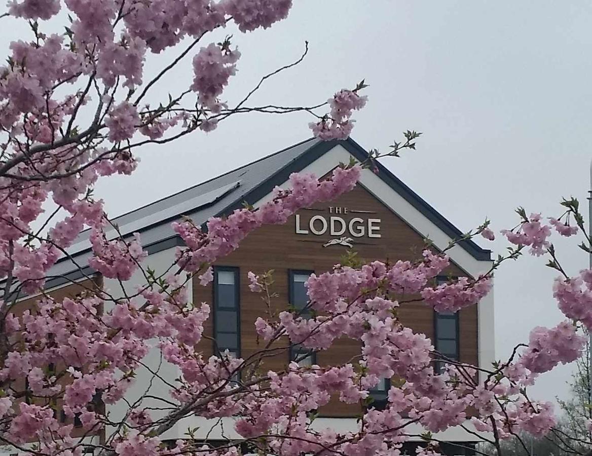 The Lodge Newbury  Exterior photo